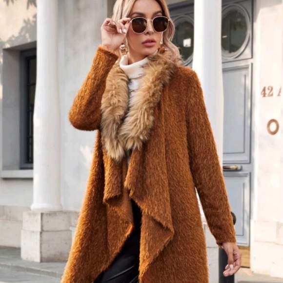 Beautiful coat - Picture 1 of 2